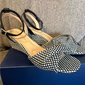 Stylish Black and White Wedge Sandals Size 9M